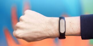 fda-approves-ai-powered-wristband-for-essential-tremor-relief