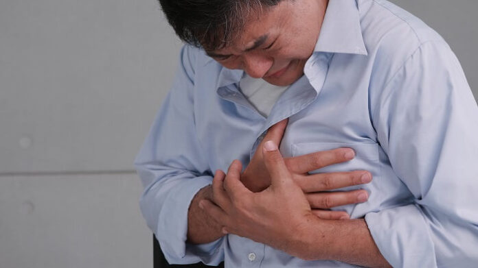 Study Finds Men Develop Heart Disease Earlier Than Women (1)