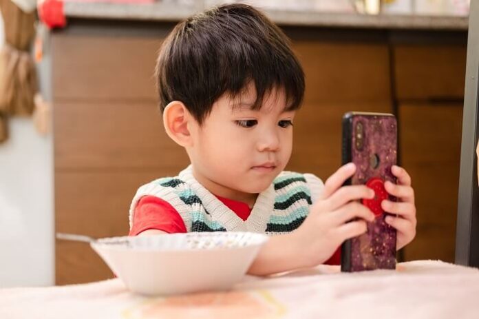 Pediatric Experts Highlight Link Between Screen Time and Emotional Dysregulation