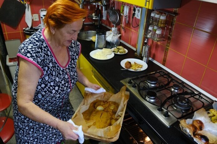 Cooking at Home May Lower Dementia Risk in Older Adults Study (1)